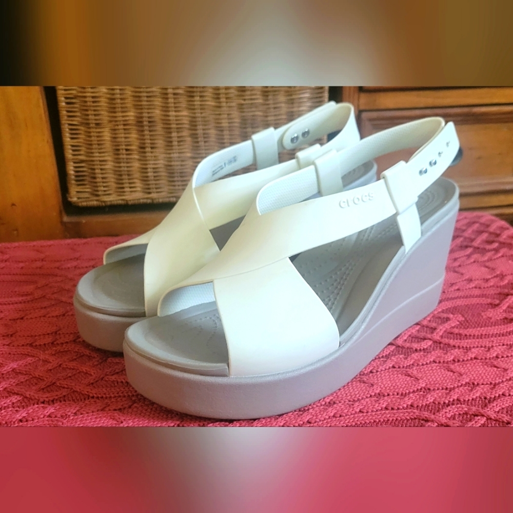 Croc wedges